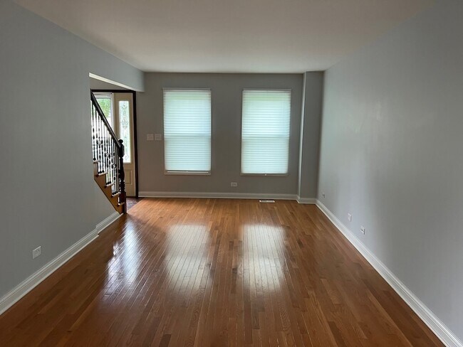 Building Photo - 926 W Aspen Dr