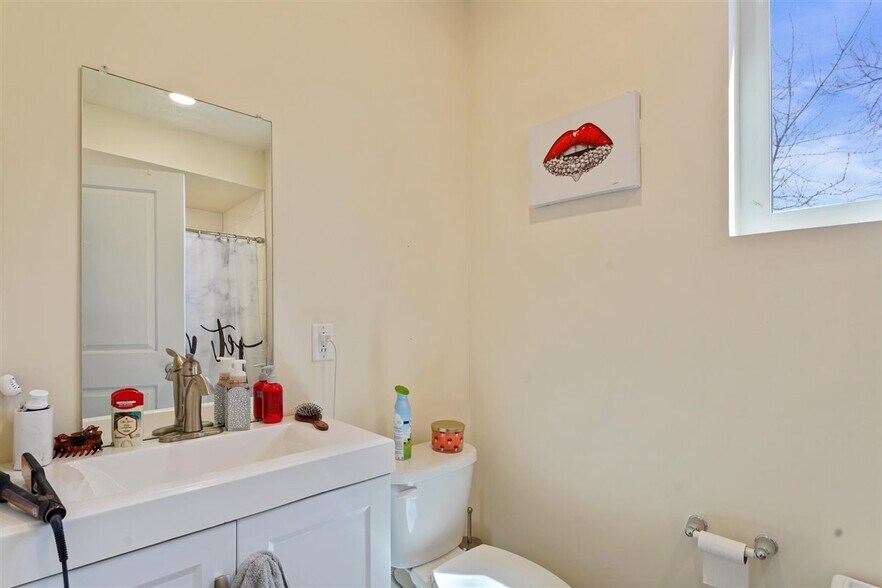 Building Photo - 1945 N Gratz St