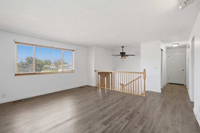 Building Photo - 4 Bedroom 2 Bath West Jordan Home
