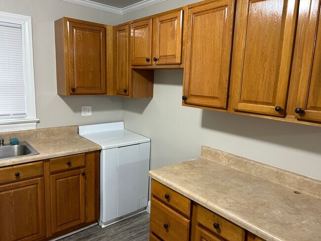 Building Photo - 3 bedroom, two bath home for rent