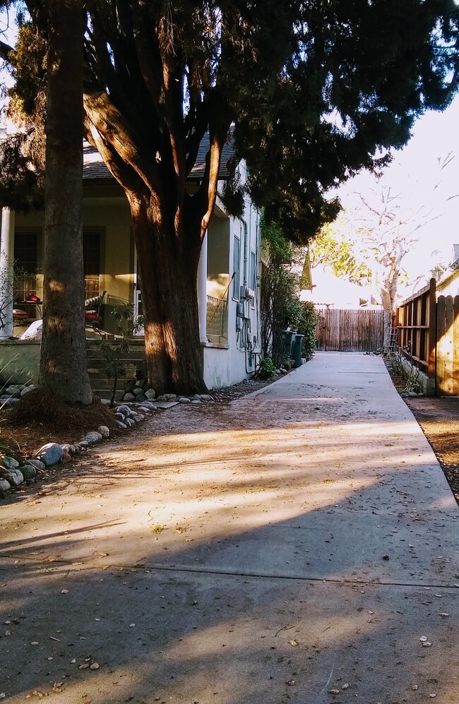 Cottage at Rear of property (Duplex in front) - 1355 1/2 E Elizabeth St