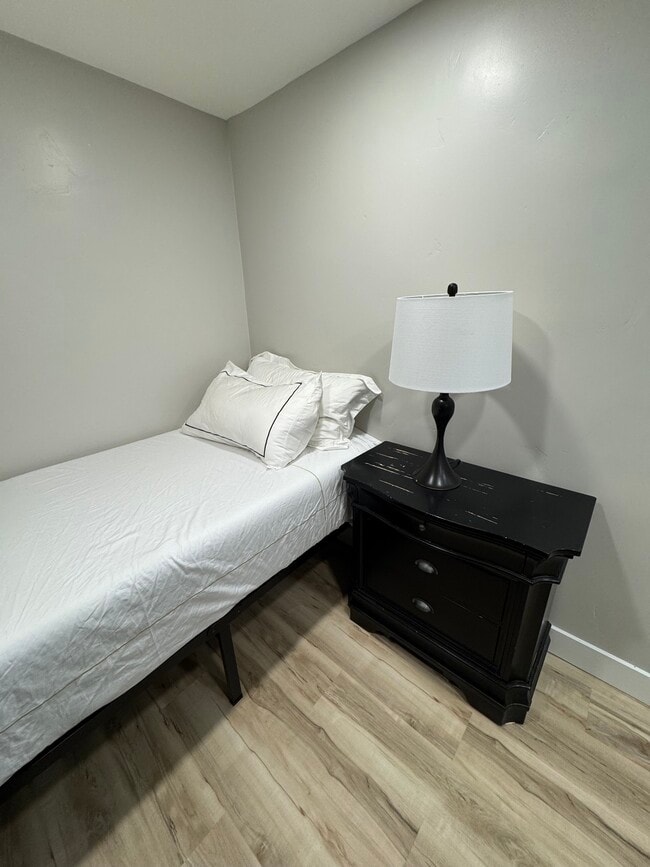 Building Photo - 583 N 150 W