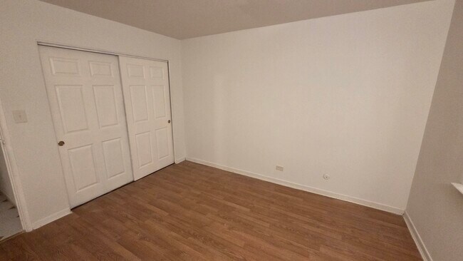 Building Photo - 9368 Bay Colony Dr