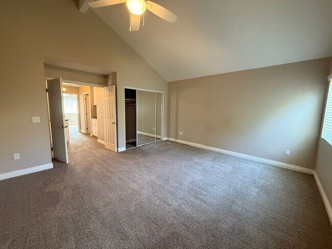Building Photo - ***$2000 off second month rent*****White P...