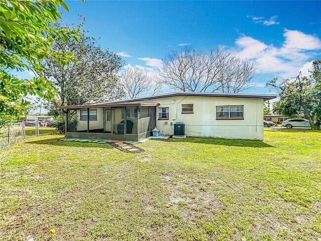 Building Photo - 1625 Crystal Ct W