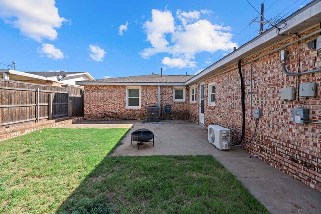 Building Photo - Comfortable 4-Bedroom Home with Lawncare Included Available for Spring 2026 Pre-Lease