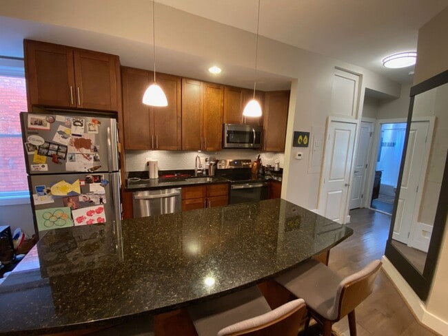 Building Photo - Lovely 2 BR/1 BA Condo in Columbia Heights!