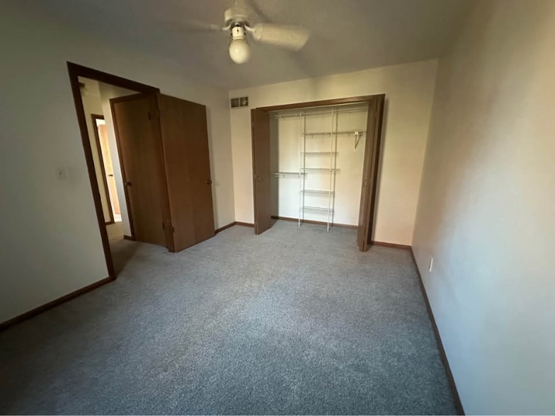 Building Photo - 2062 S Ridge Dr