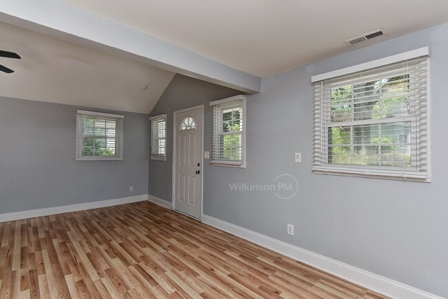 Building Photo - Cottage Home in Plaza Midwood 2Bd/1Bth wit...