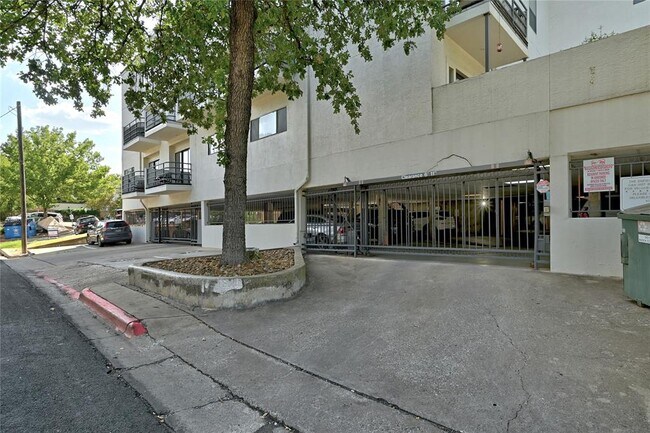 Building Photo - 2605 Enfield Rd