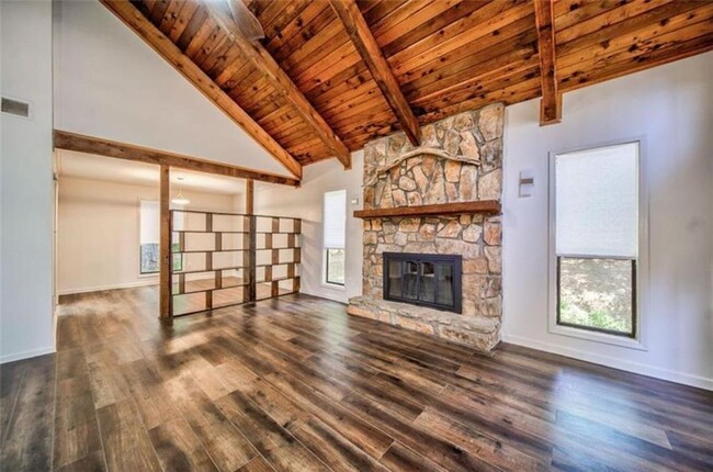 Building Photo - 2915 Creek Park Dr
