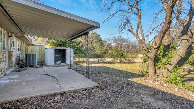 Building Photo - E 35th St Duplex