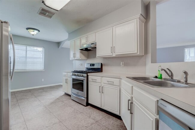 Building Photo - 3614 Lindenfield Dr