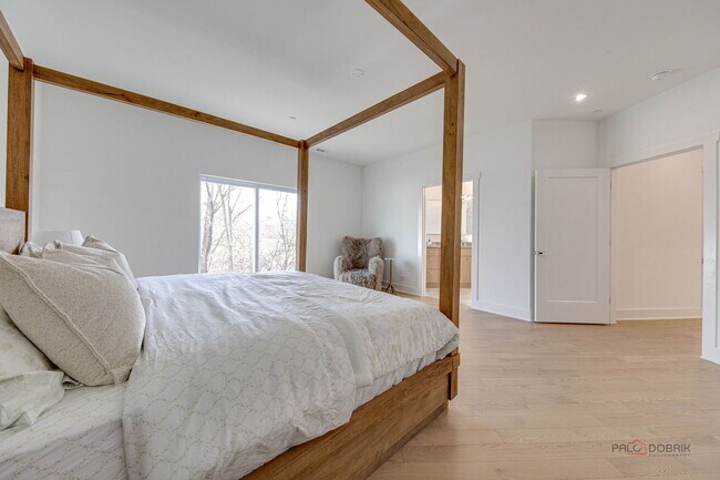 Building Photo - 19 Marina Dr