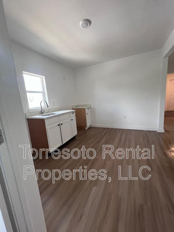 Building Photo - 224 W Pyron Ave