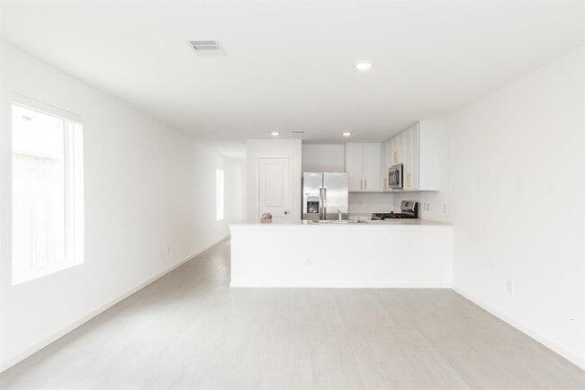 Building Photo - 6822 Date Palm Dr