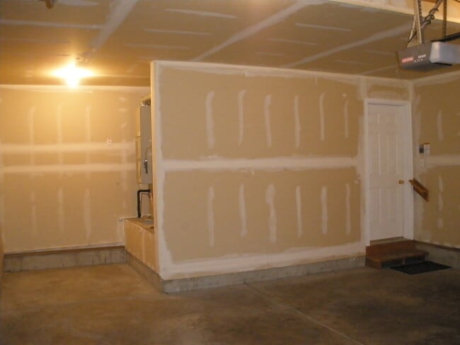 Building Photo - Must See!!!