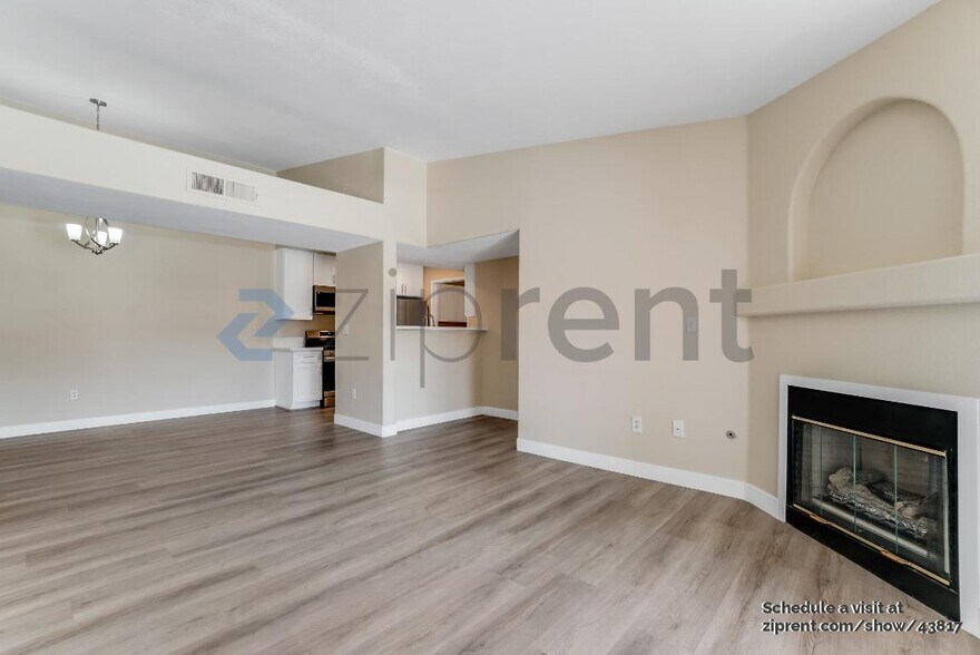 Building Photo - 950 Seven Hills Dr