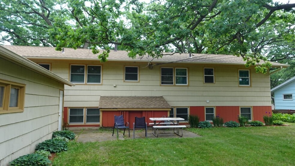 Building Photo - 8996 Jackson Avenue