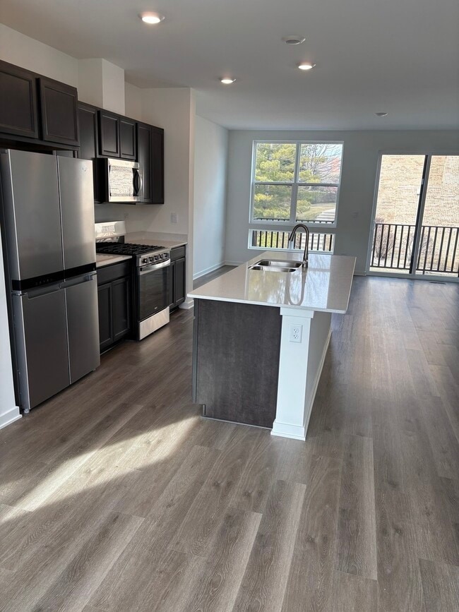 Building Photo - 369 Summit Cir