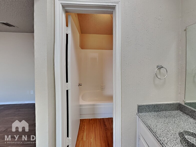 Building Photo - 11835 Garden Terrace Dr