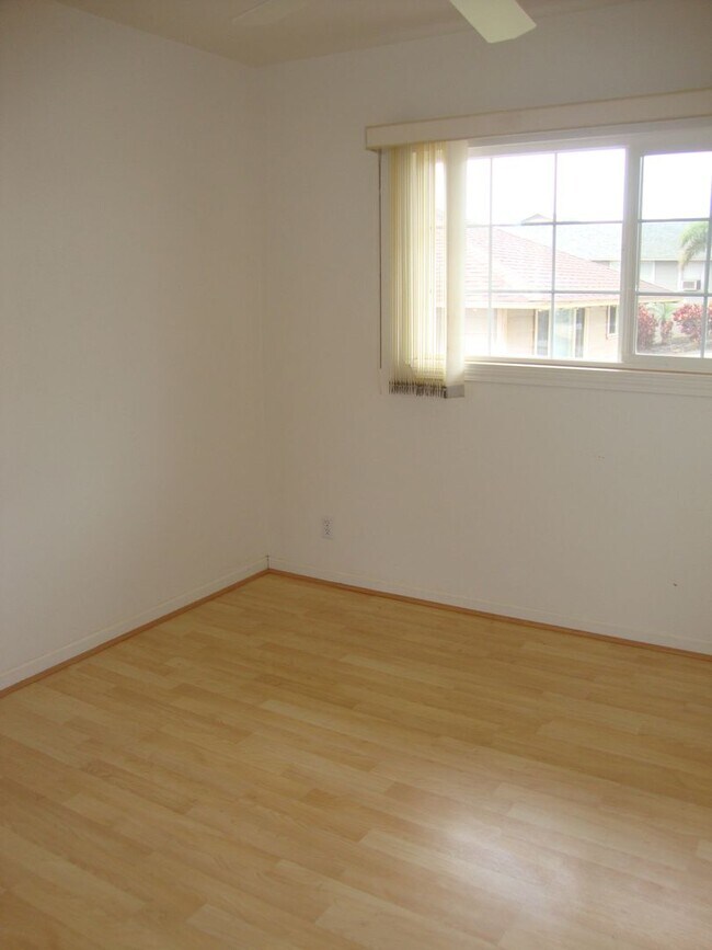 Building Photo - 1378 Hoolako St