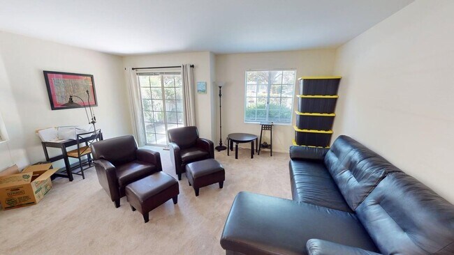 Building Photo - Spacious 4 Bedroom 3.5 Bathroom Coronado H...