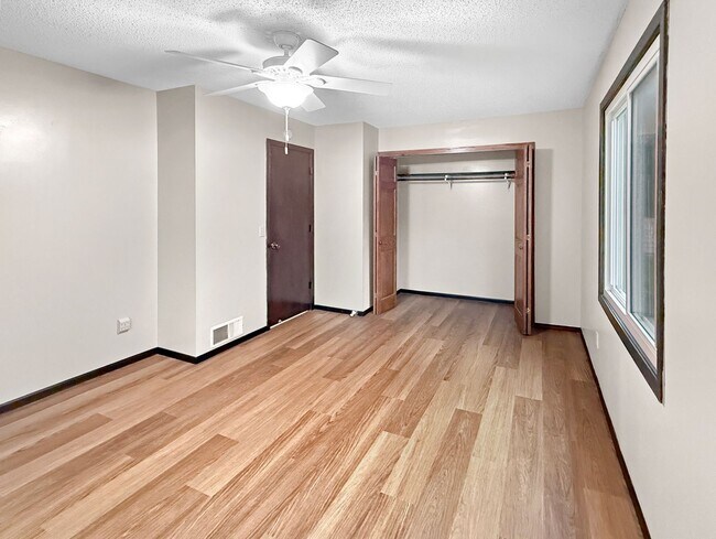 Building Photo - 417 Butler Ave E