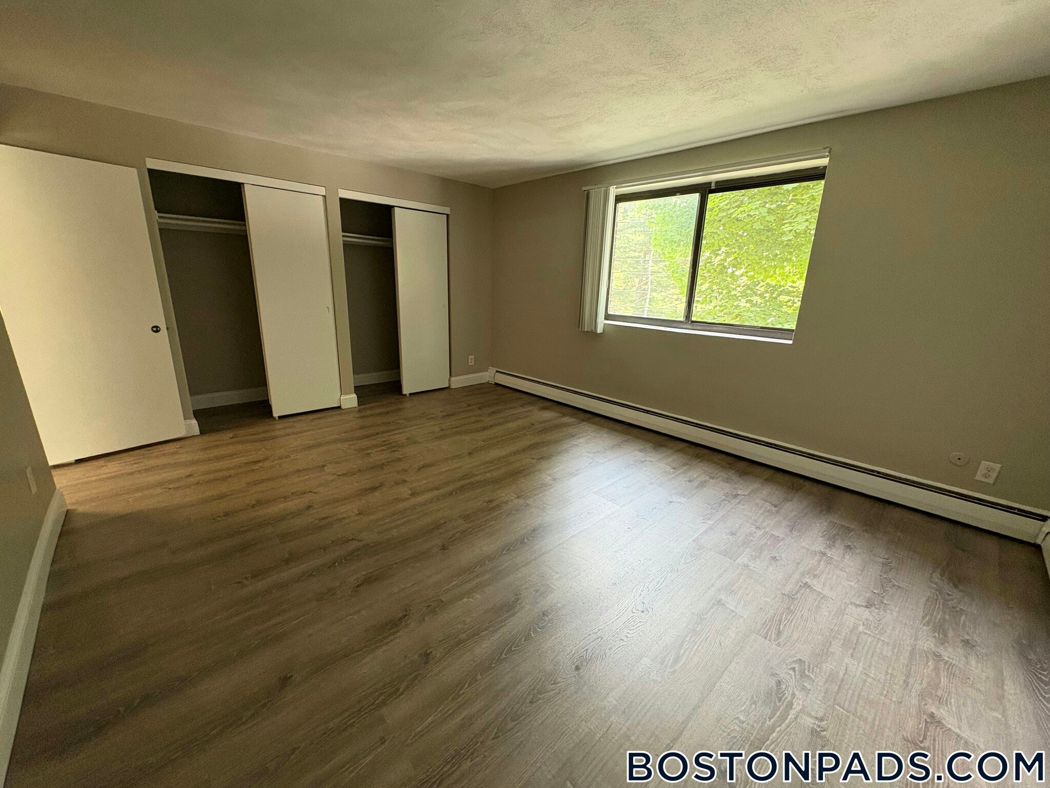 Building Photo - 16 Whites Ave