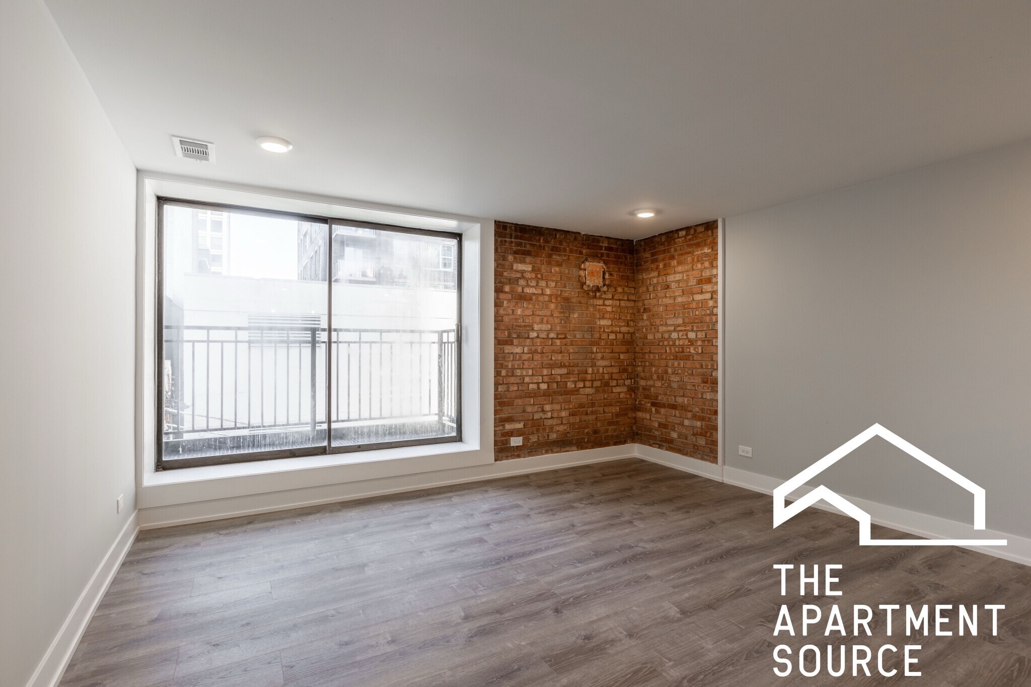 Building Photo - 1214 N La Salle Dr