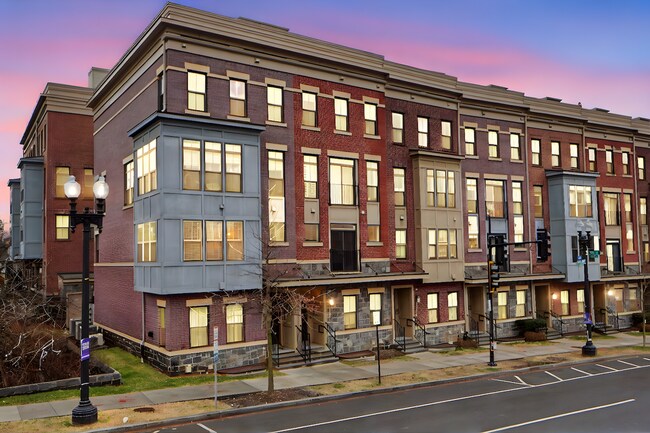 Building Photo - Georgia Row Townhome | 2 Bed | 2.5 Bath | 1,400 Sf | Juliet Balcony | 1 Assigned Parking Space