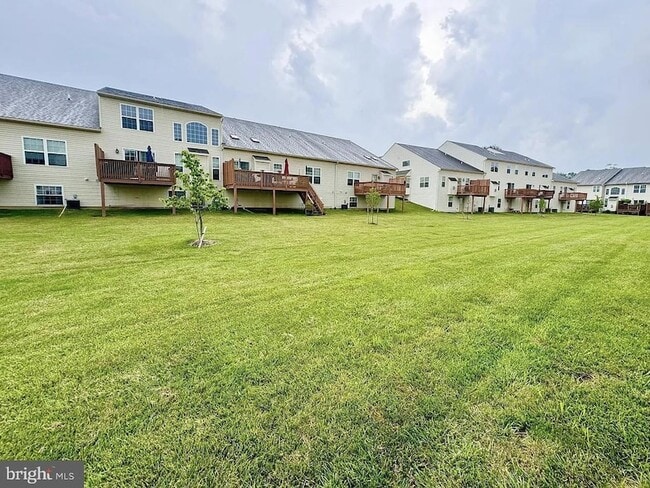 Building Photo - 184 Mapleton Dr