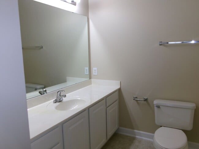 Building Photo - 3 bedroom, 2 bath condo in Carolina Willows