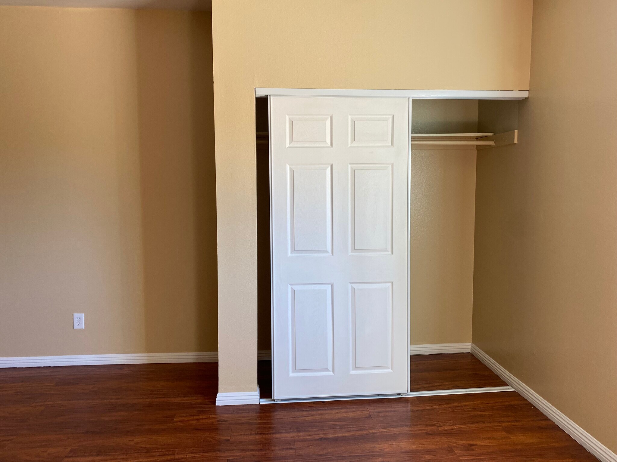 Building Photo - 837 S Gordon St