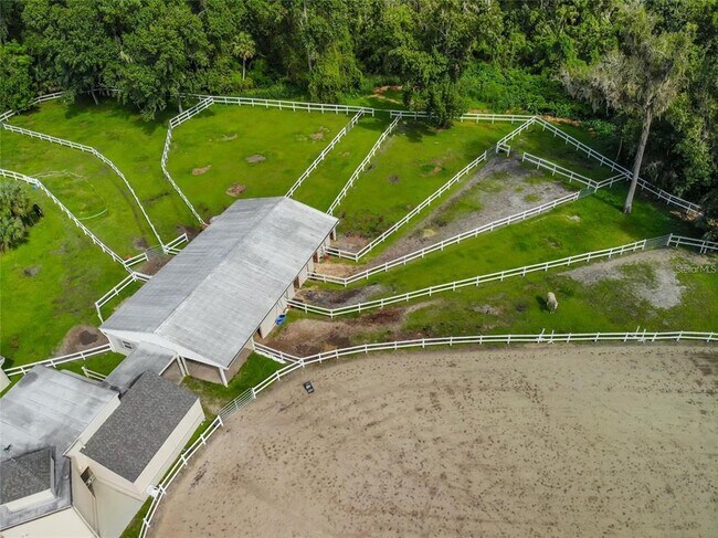 Building Photo - 260 Crown Oaks Way