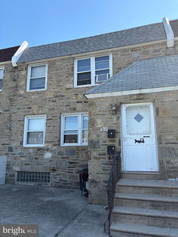 Building Photo - 3021 Tyson Ave