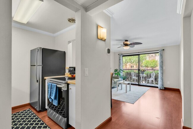 Building Photo - 470 N Civic Dr