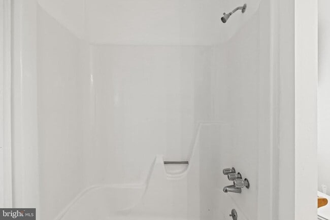 Building Photo - 8 Fanelli Ln