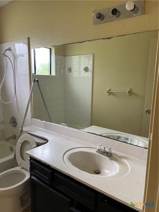 Building Photo - 2404 Bluebonnet Dr