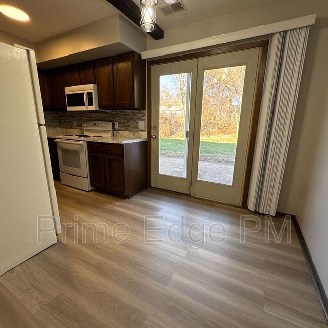 Building Photo - 6235 Holdrege St