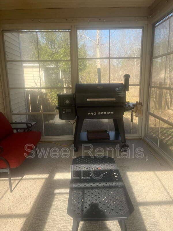 Building Photo - 343 Briarbend Rd