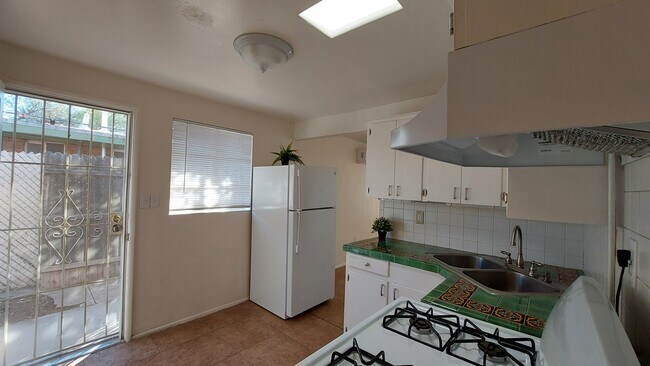 Building Photo - 3225 E Patricia St