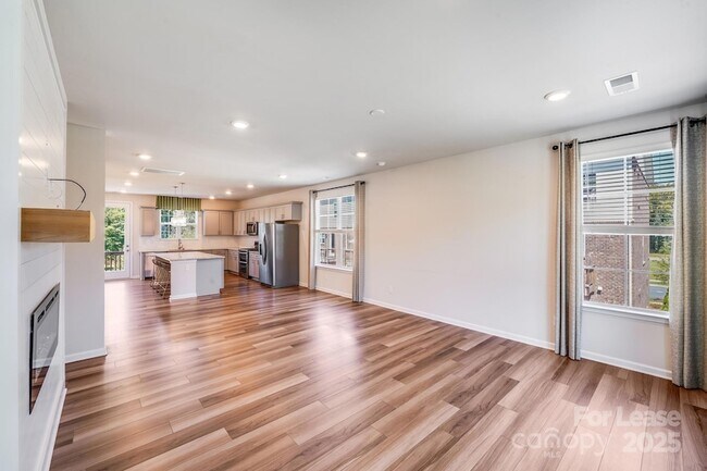 Building Photo - 10013 Hemingway Pl