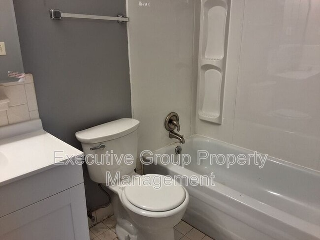 Building Photo - 345 Elmwood Dr