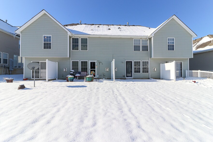 Building Photo - 2147 SW Gooseberry Ln