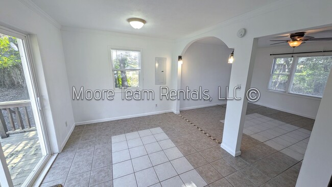 Building Photo - 3/2 Brick House, Deck, Storage & Fenced Yard