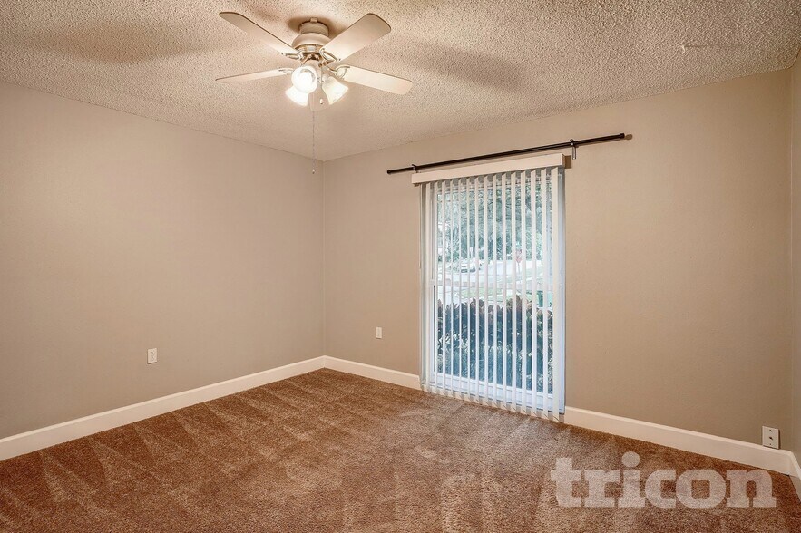 Building Photo - 215 Hillcrest Dr