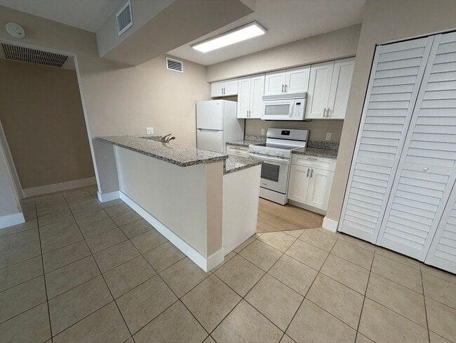 Building Photo - ANNUAL RENTAL - 2 BED / 2 BATH CONDO AT MYSTIC GARDENS