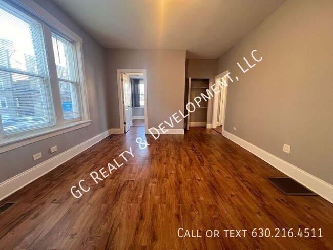 Building Photo - *** ALBANY PARK / 4 BEDROOM - 2 BATH / ONS...