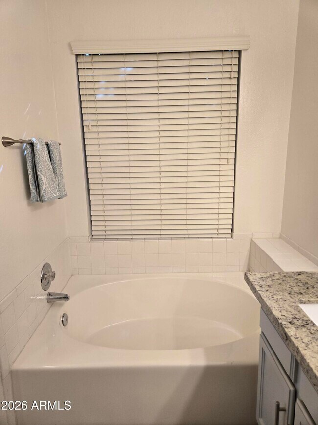 Building Photo - 3033 E Siesta Ln